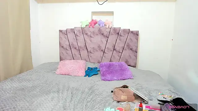 sheillenn online show from March 12, 8:48 pm