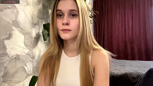 Snapshot of Nikamina chatting on February 24, 12:03 pm Nikamina online show from February 24, 12:03 pm