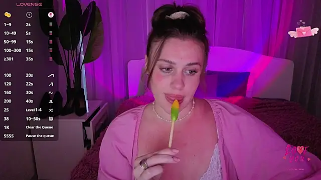 Snapshot of Milana_Monroe chatting on June 21, 6:10 pm Milana Monroe online show from June 21, 6:10 pm
