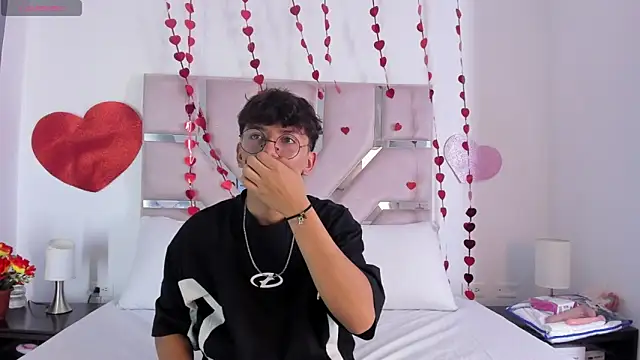 Snapshot of Angel_Lux chatting on February 26, 7:35 pm Angel Lux online show from February 26, 7:35 pm