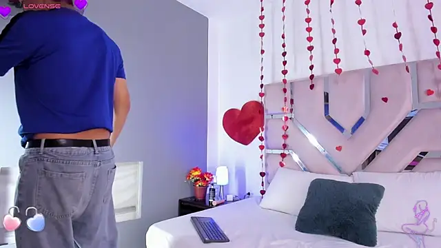 Snapshot of Angel_Lux chatting on February 27, 8:09 pm Angel Lux online show from February 27, 8:09 pm