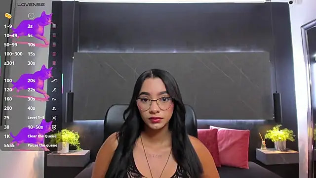 Emelyy Jones online show from April 22, 11:34 am