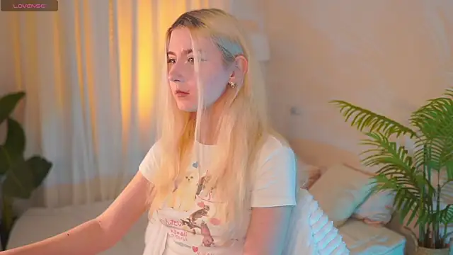 Snapshot of Aiko_Takana chatting on February 20, 12:49 pm Aiko Takana online show from February 20, 12:49 pm