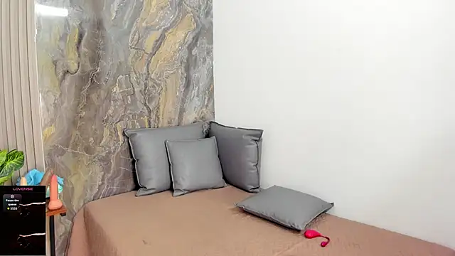 Dennise Sinclair online show from March 31, 7:36 pm