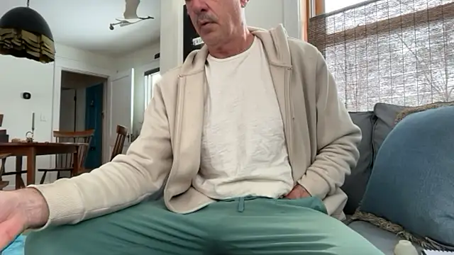 Snapshot of Guy__Grey chatting on March 6, 12:12 pm Guy Grey online show from March 6, 12:12 pm