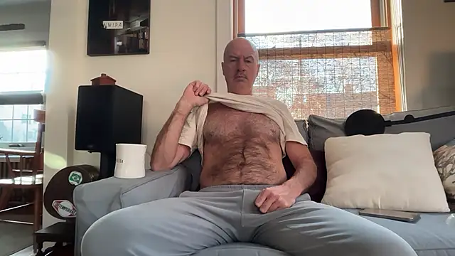 Snapshot of Guy__Grey chatting on April 11, 10:41 am Guy Grey online show from April 11, 10:41 am