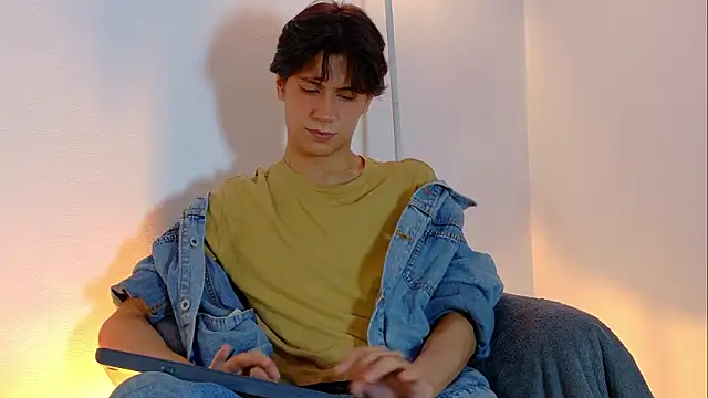 lui x dust online show from March 9, 3:43 am