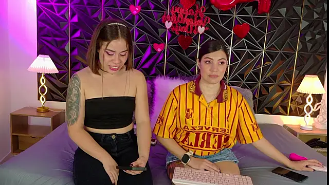 Snapshot of TaylorMilly chatting on February 26, 7:57 pm TaylorMilly online show from February 26, 7:57 pm