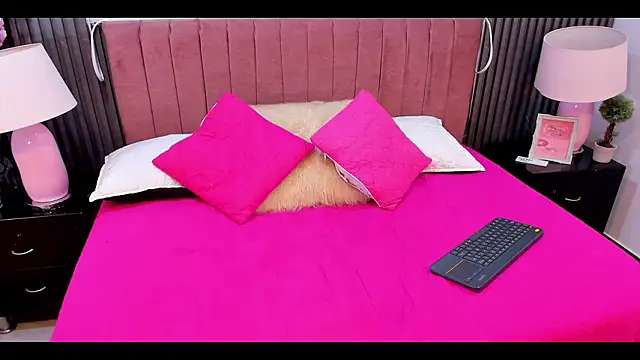 Emily  Stef online show from March 6, 7:21 pm