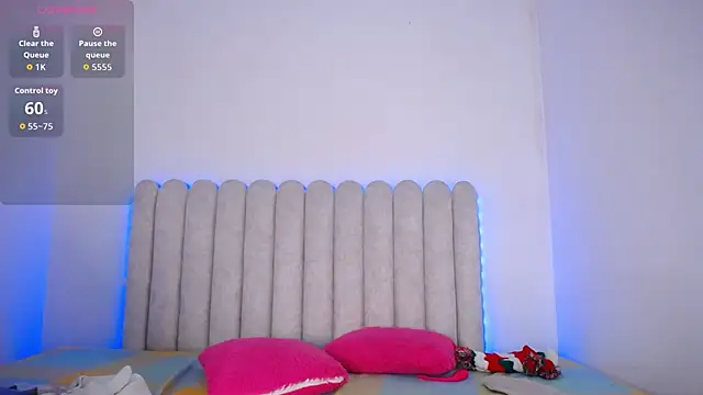 Snapshot of MiaFoox__ chatting on February 26, 10:20 pm MiaFoox online show from February 26, 10:20 pm