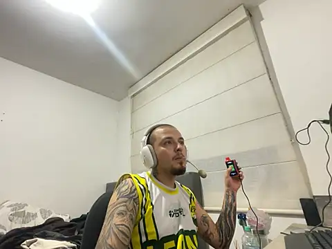 Snapshot of Maximo_Garcia17 chatting on March 3, 2:28 am Maximo Garcia17 online show from March 3, 2:28 am