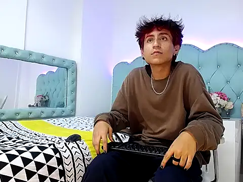 Snapshot of ShakoSk8 chatting on February 21, 3:40 am ShakoSk8 online show from February 21, 3:40 am