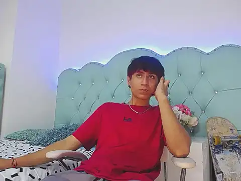 Snapshot of ShakoSk8 chatting on February 22, 3:51 am ShakoSk8 online show from February 22, 3:51 am