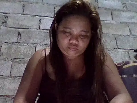 Snapshot of sweetlyn31 chatting on June 22, 10:51 pm sweetlyn31 online show from June 22, 10:51 pm