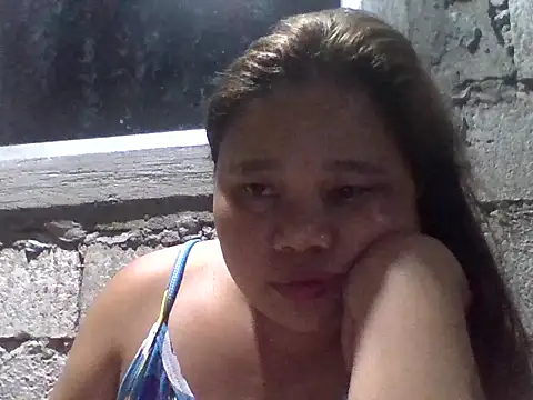 Snapshot of sweetlyn31 chatting on July 13, 1:58 pm sweetlyn31 online show from July 13, 1:58 pm