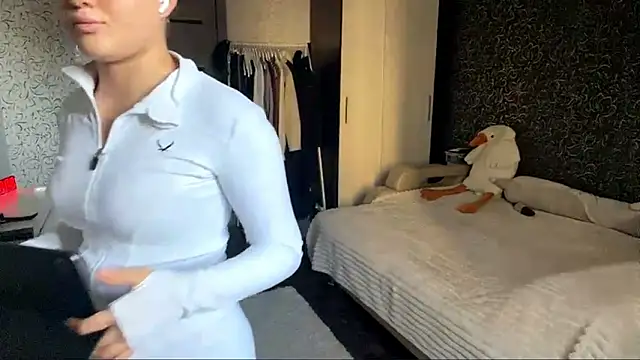 Snapshot of JoycelynUrion chatting on March 26, 10:10 am JoycelynUrion online show from March 26, 10:10 am