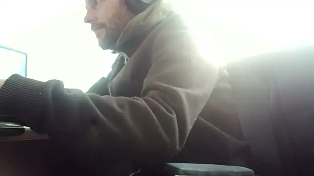 Snapshot of truble78 chatting on February 25, 8:02 am truble78 online show from February 25, 8:02 am