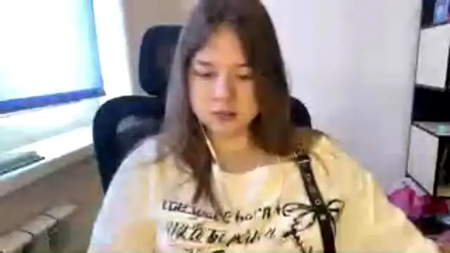 TomikoPfau online show from March 15, 7:58 am