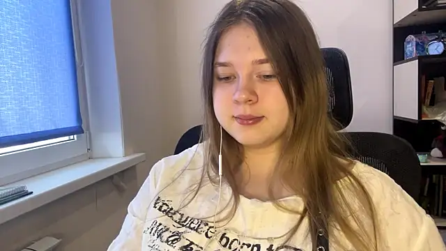 TomikoPfau online show from March 26, 3:34 am