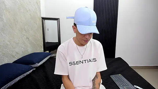 Snapshot of Mick-lollipop chatting on February 24, 7:23 pm Mick-lollipop online show from February 24, 7:23 pm