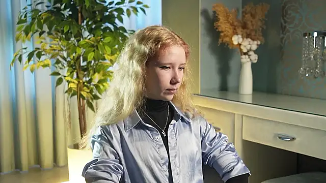 Snapshot of AmalElway chatting on February 21, 9:43 am AmalElway online show from February 21, 9:43 am