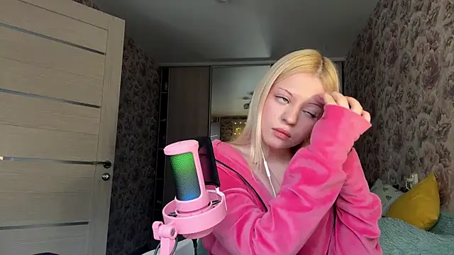 Snapshot of JeneeBIanks chatting on February 20, 11:11 am JeneeBIanks online show from February 20, 11:11 am