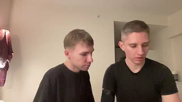 Snapshot of mikenjay chatting on February 20, 7:03 pm mikenjay online show from February 20, 7:03 pm