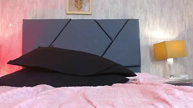 Persefyre online show from April 3, 5:00 pm