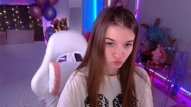 Snapshot of Ann_Wood chatting on February 23, 6:55 am Ann Wood online show from February 23, 6:55 am