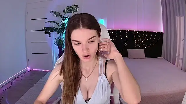 Ann Wood online show from May 25, 1:50 pm