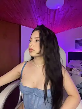 Snapshot of Mady_Pink chatting on February 24, 3:15 am Mady Pink online show from February 24, 3:15 am