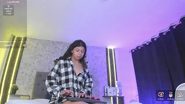 MilyFerrer online show from April 6, 4:46 am