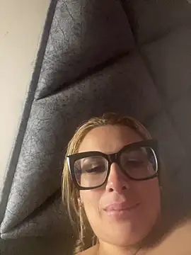 Alma Andrade online show from April 17, 5:16 pm