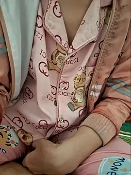 Snapshot of kieuqueen92 chatting on February 23, 1:47 am kieuqueen92 online show from February 23, 1:47 am