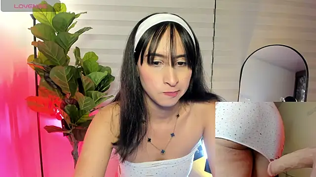 Snapshot of Antonella_Moretti_ chatting on April 18, 3:43 am Antonella Moretti online show from April 18, 3:43 am