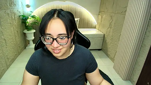 Snapshot of bunny_mich_r chatting on March 3, 7:42 pm bunny mich r online show from March 3, 7:42 pm