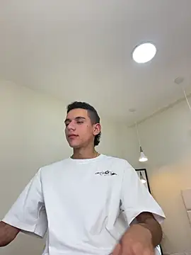 Snapshot of dominicjonnes chatting on February 24, 6:39 pm dominicjonnes online show from February 24, 6:39 pm