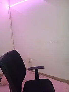 PamelaThoms online show from April 14, 2:34 pm