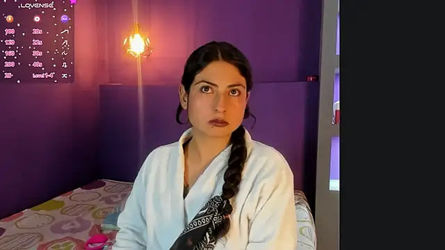 zoe henderson online show from April 11, 2:49 am