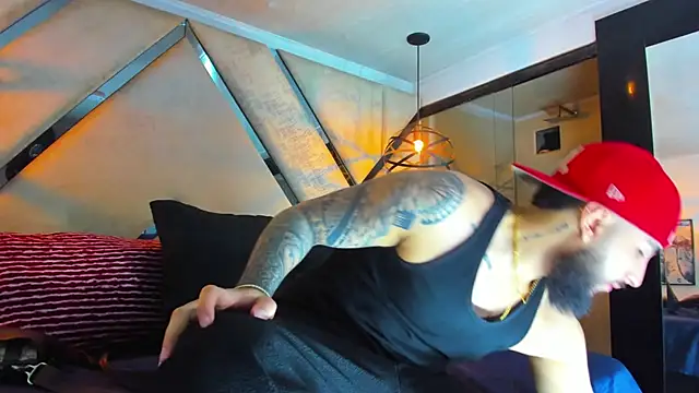 Snapshot of SantiagoHincapiie chatting on February 25, 4:22 am SantiagoHincapiie online show from February 25, 4:22 am