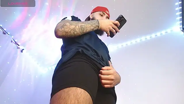 Snapshot of SantiagoHincapiie chatting on April 1, 6:58 am SantiagoHincapiie online show from April 1, 6:58 am