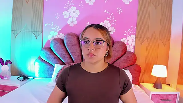 Snapshot of Sara_colyn chatting on February 26, 9:03 pm Sara colyn online show from February 26, 9:03 pm