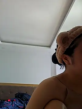 Snapshot of Halyken chatting on February 22, 4:46 am Halyken online show from February 22, 4:46 am