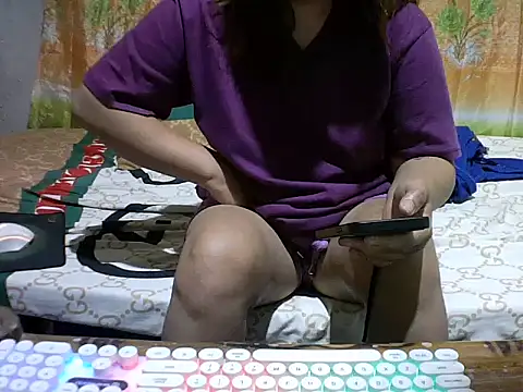 Snapshot of Radiant_smile chatting on May 3, 9:21 pm Radiant smile online show from May 3, 9:21 pm