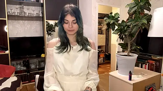 Snapshot of Emmibrilson chatting on February 20, 2:17 pm Emmibrilson online show from February 20, 2:17 pm