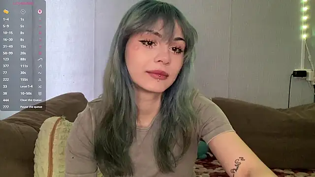 Snapshot of Emmibrilson chatting on April 23, 12:29 pm Emmibrilson online show from April 23, 12:29 pm