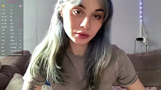 Snapshot of Emmibrilson chatting on April 25, 12:30 pm Emmibrilson online show from April 25, 12:30 pm