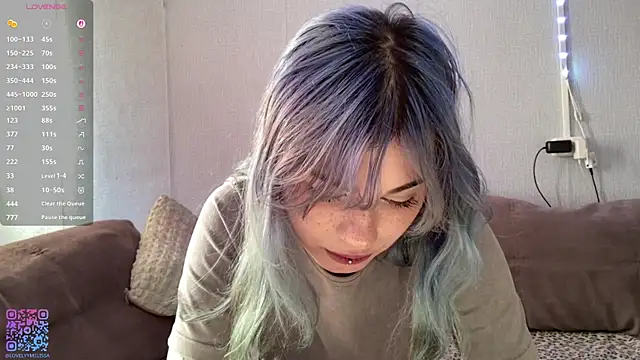 Snapshot of Emmibrilson chatting on May 5, 12:24 pm Emmibrilson online show from May 5, 12:24 pm
