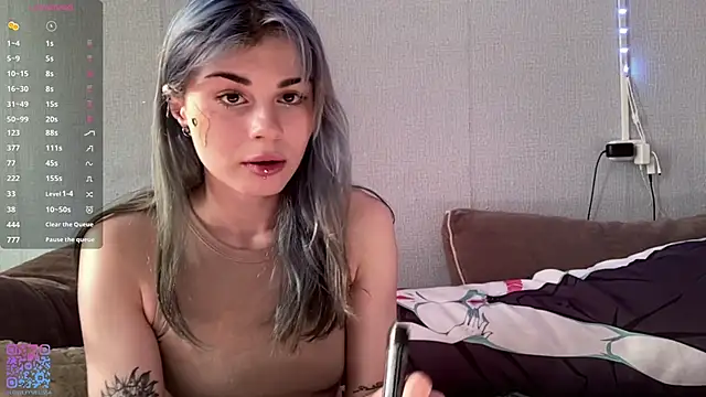 Snapshot of Emmibrilson chatting on May 27, 1:08 pm Emmibrilson online show from May 27, 1:08 pm