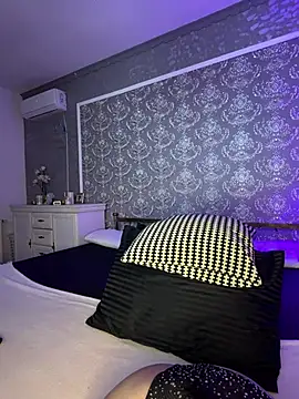 Olivia Noor online show from April 14, 6:36 pm